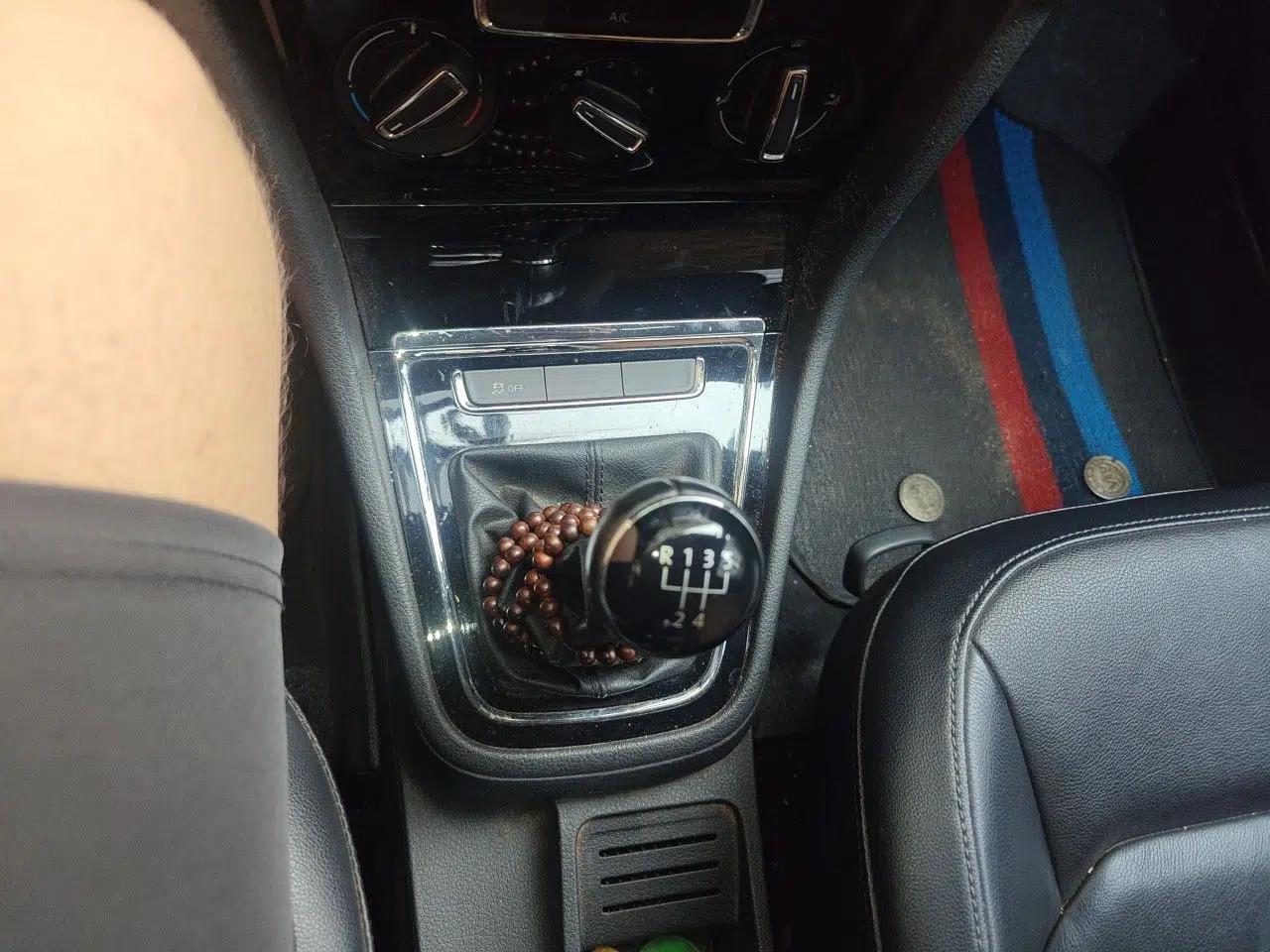 Volkswagen Bora 2013 1.6L Manual Comfort Model — миниатюра 14