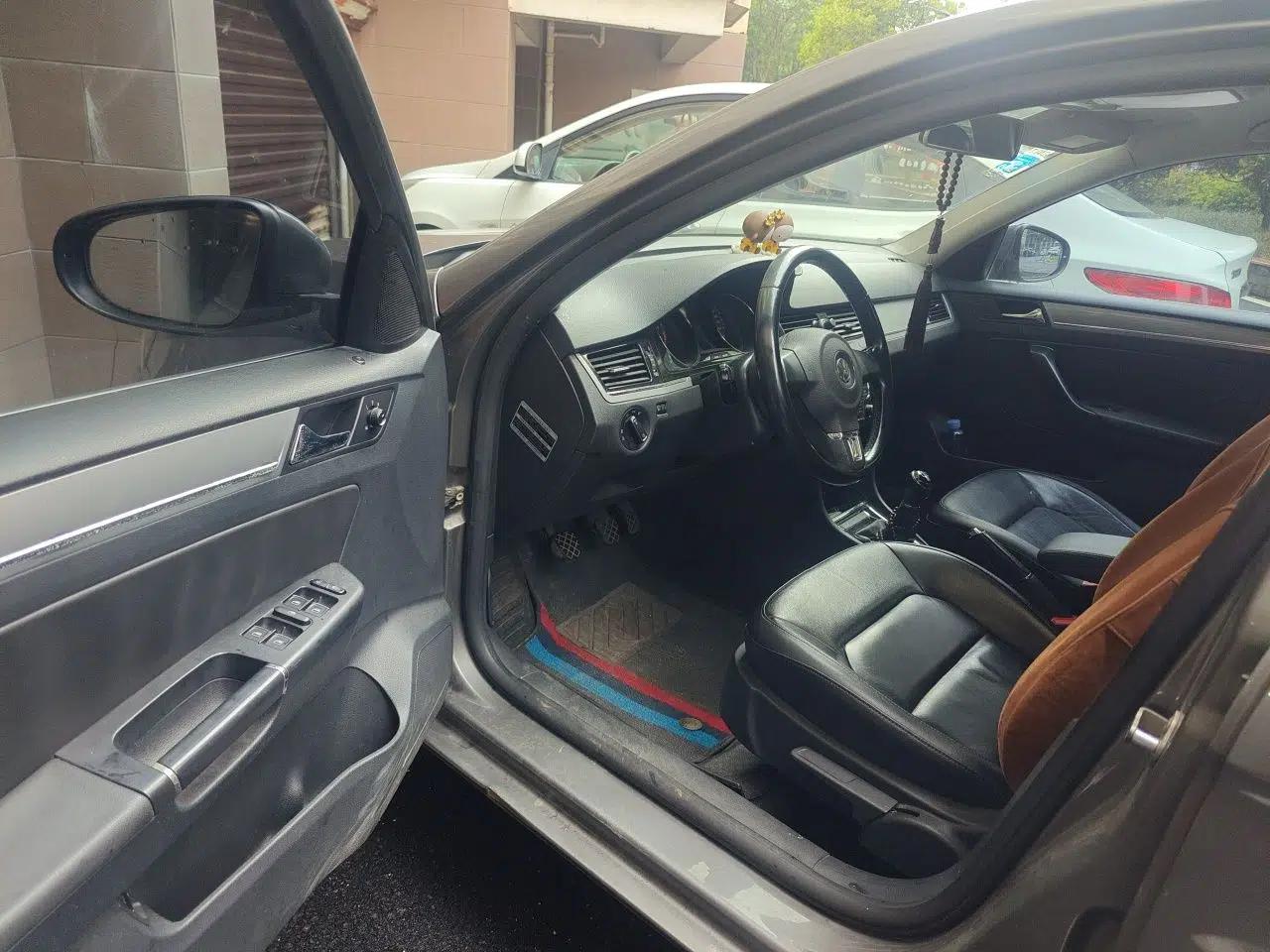 Volkswagen Bora 2013 1.6L Manual Comfort Model — миниатюра 16