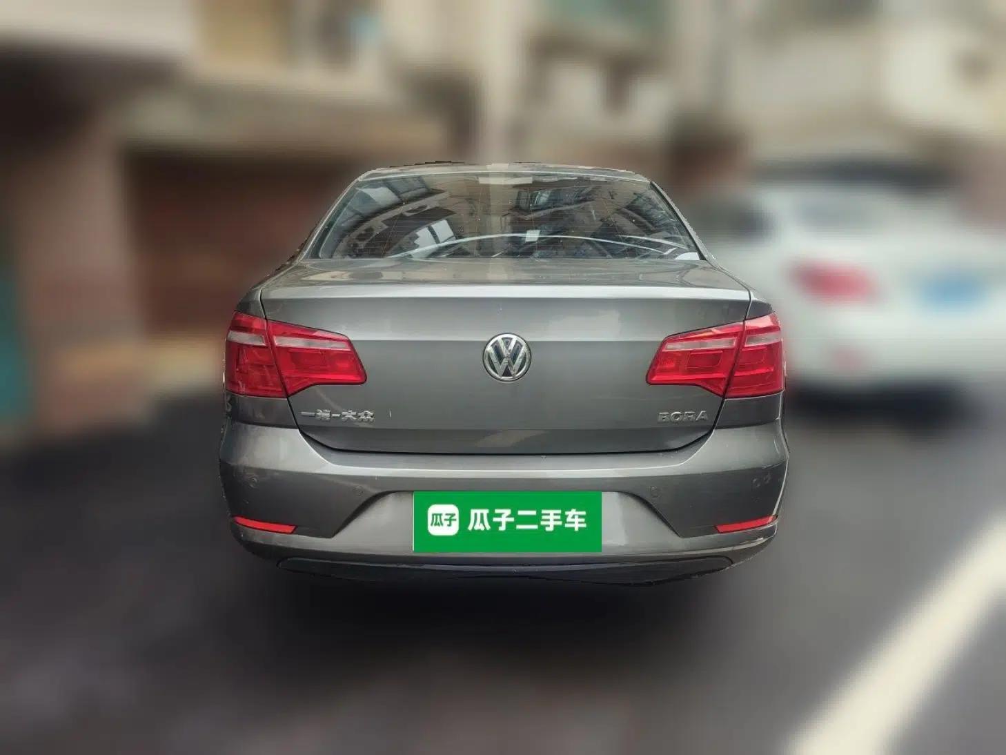Volkswagen Bora 2013 1.6L Manual Comfort Model — миниатюра 5