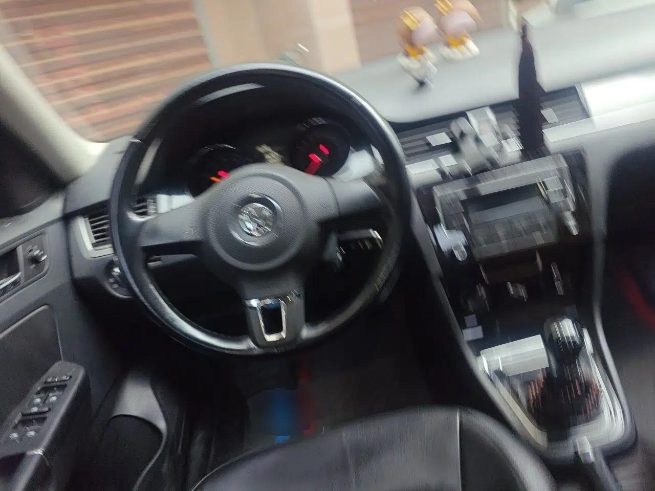 Volkswagen Bora 2013 1.6L Manual Comfort Model — миниатюра 10