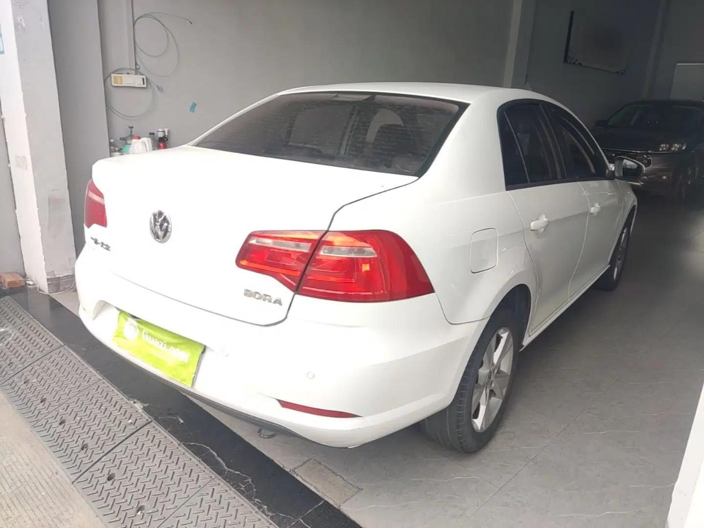 Volkswagen Bora 2015 Qihui Edition 1.6L Automatic Fashion Model — миниатюра 6