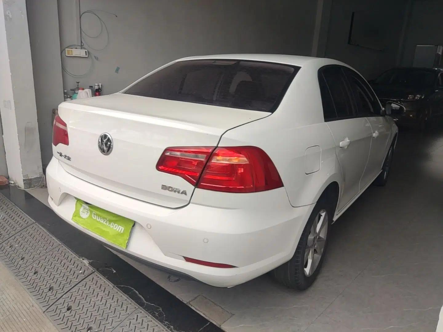 Volkswagen Bora 2015 Qihui Edition 1.6L Automatic Fashion Model — миниатюра 9