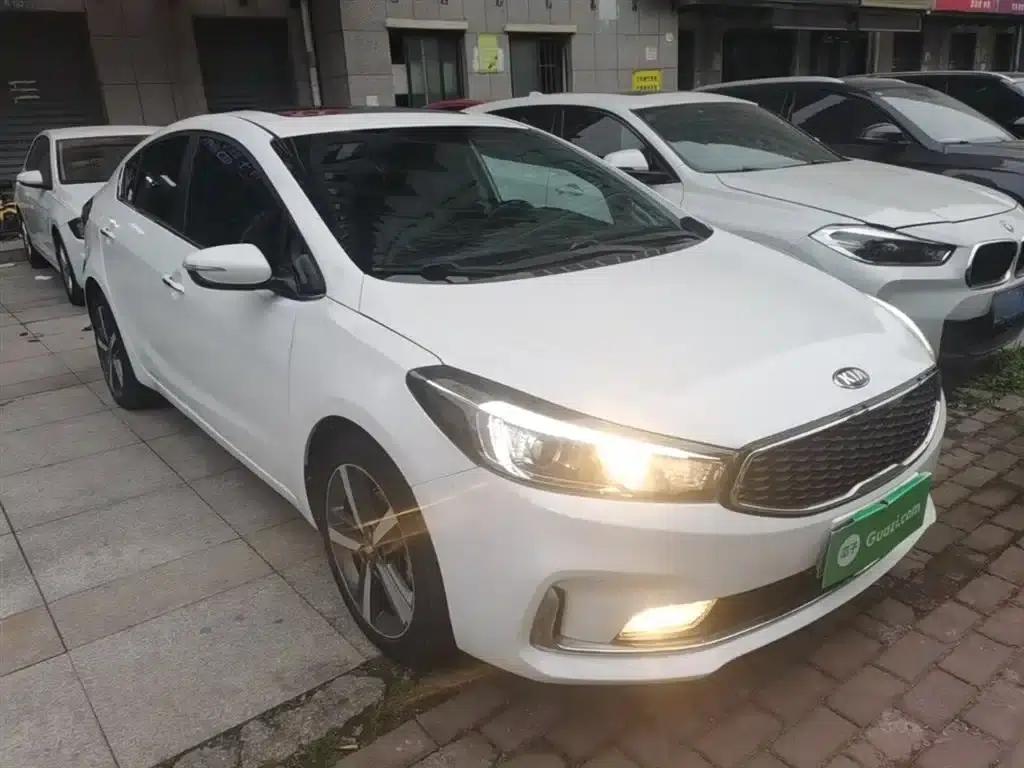 Kia K3 2017 1.6L Automatic 15th Anniversary Special Edition GLS — миниатюра 4