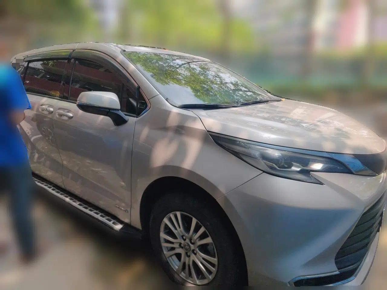Toyota SIENNA 2021 2.5L Hybrid Comfort Edition — миниатюра 3