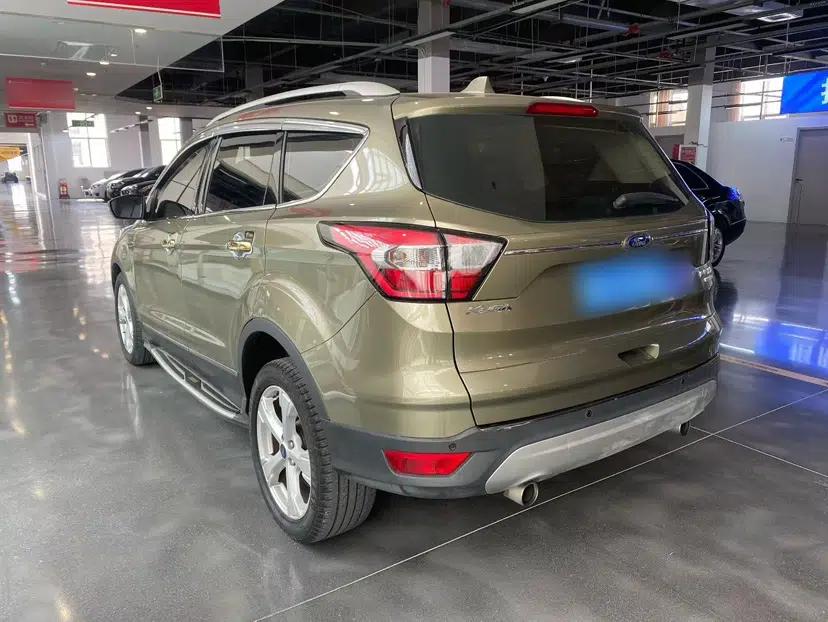 Ford Kuga 2017 EcoBoost 180 Two-Wheel-Drive Elite Trim — миниатюра 5