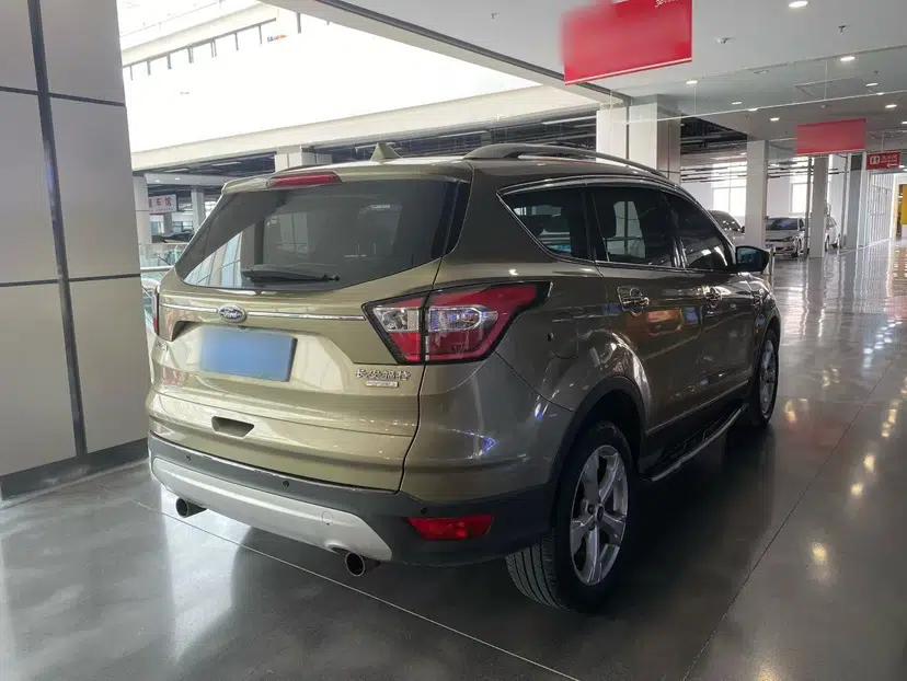 Ford Kuga 2017 EcoBoost 180 Two-Wheel-Drive Elite Trim — миниатюра 6
