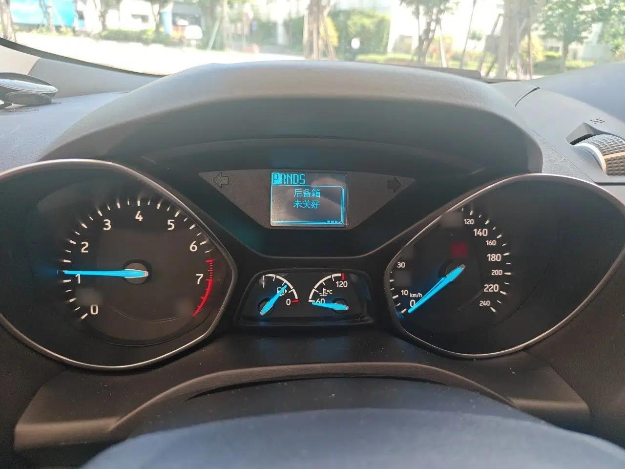 Ford Kuga 2017 EcoBoost 180 Two-Wheel-Drive Elite Trim — миниатюра 9