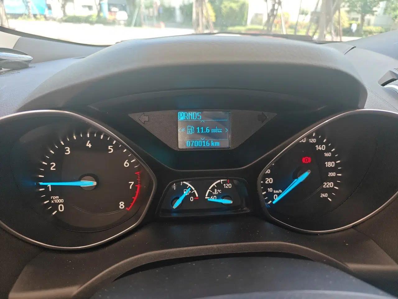 Ford Kuga 2017 EcoBoost 180 Two-Wheel-Drive Elite Trim — миниатюра 10