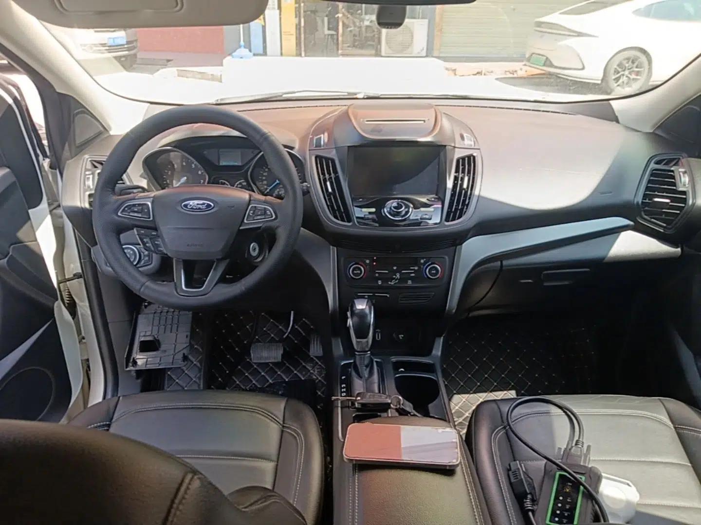Ford Kuga 2018 EcoBoost 180 Two-Wheel-Drive Platinum Edition — миниатюра 12