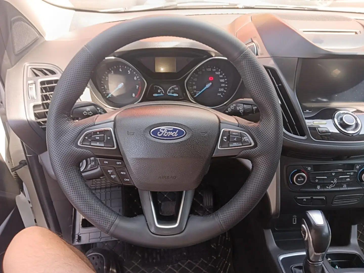Ford Kuga 2018 EcoBoost 180 Two-Wheel-Drive Platinum Edition — миниатюра 13