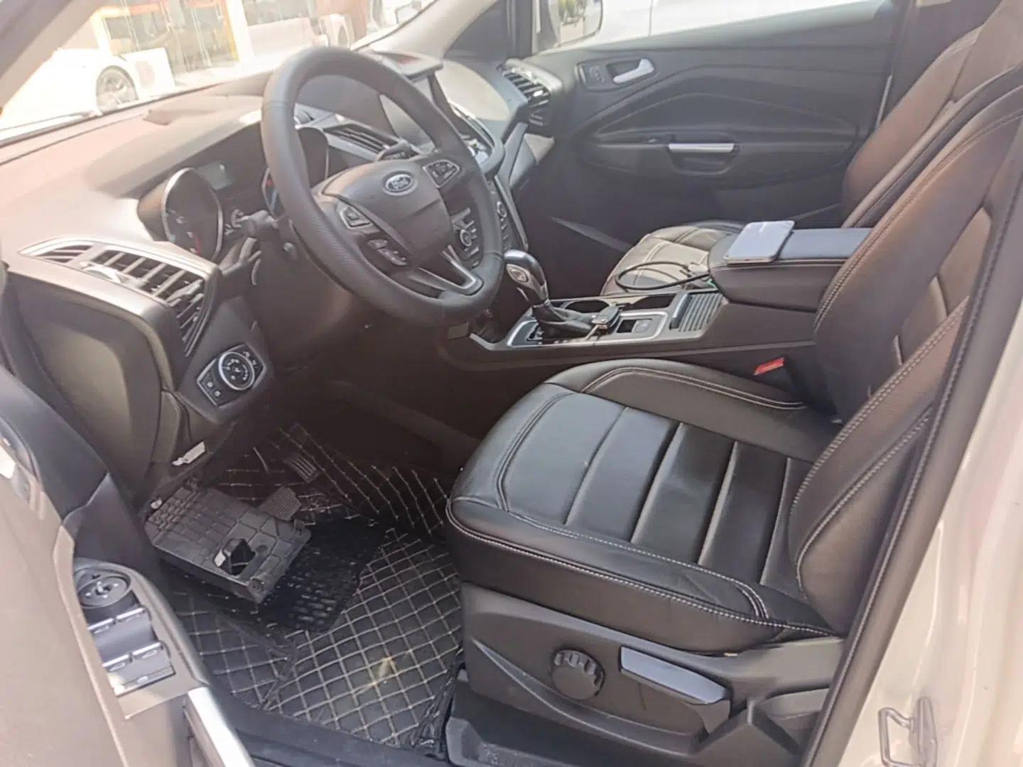 Ford Kuga 2018 EcoBoost 180 Two-Wheel-Drive Platinum Edition — миниатюра 17