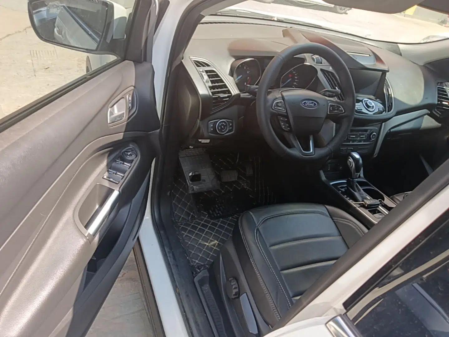 Ford Kuga 2018 EcoBoost 180 Two-Wheel-Drive Platinum Edition — миниатюра 18