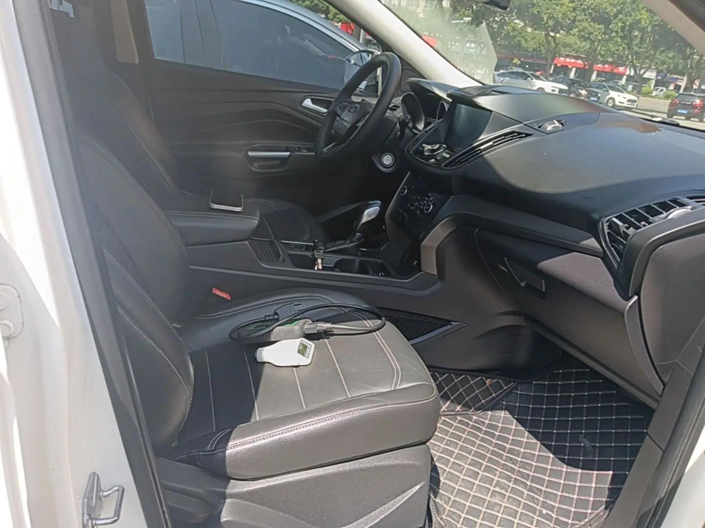 Ford Kuga 2018 EcoBoost 180 Two-Wheel-Drive Platinum Edition — миниатюра 19