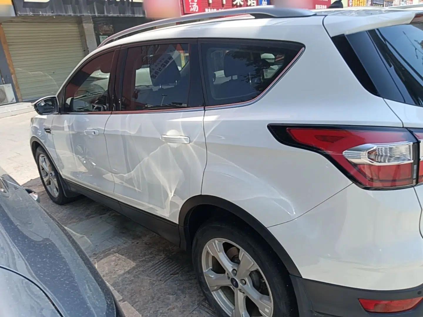 Ford Kuga 2018 EcoBoost 180 Two-Wheel-Drive Platinum Edition — миниатюра 4