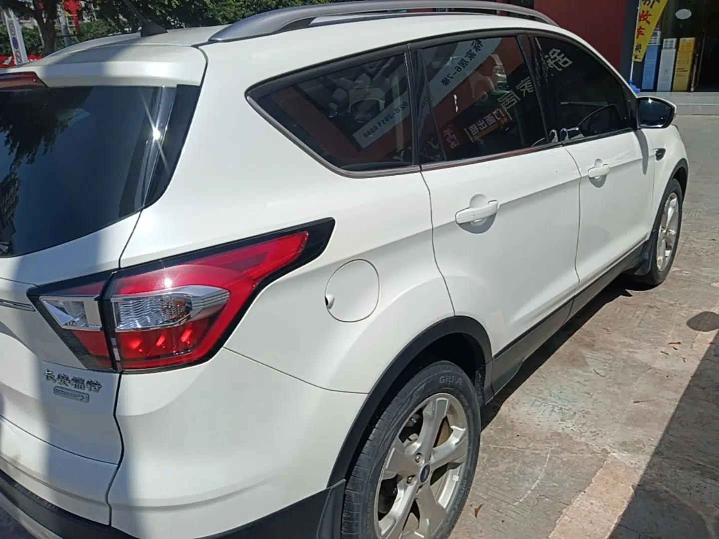 Ford Kuga 2018 EcoBoost 180 Two-Wheel-Drive Platinum Edition — миниатюра 6