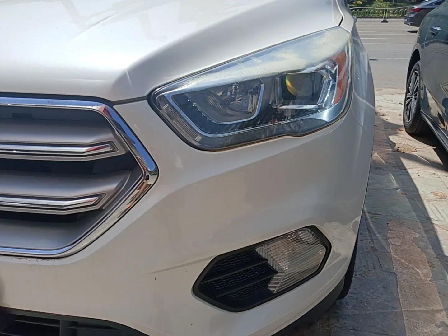 Ford Kuga 2018 EcoBoost 180 Two-Wheel-Drive Platinum Edition — миниатюра 8