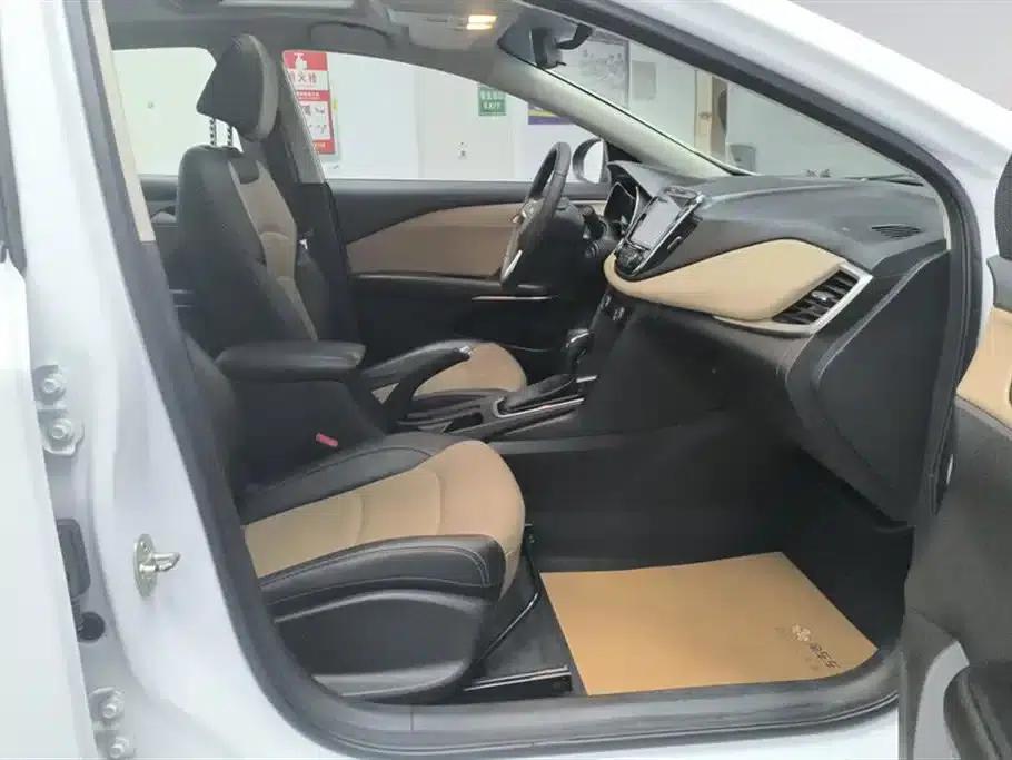 Chevrolet Cruze 2022 320 Automatic Enjoy Sunroof Edition — миниатюра 8