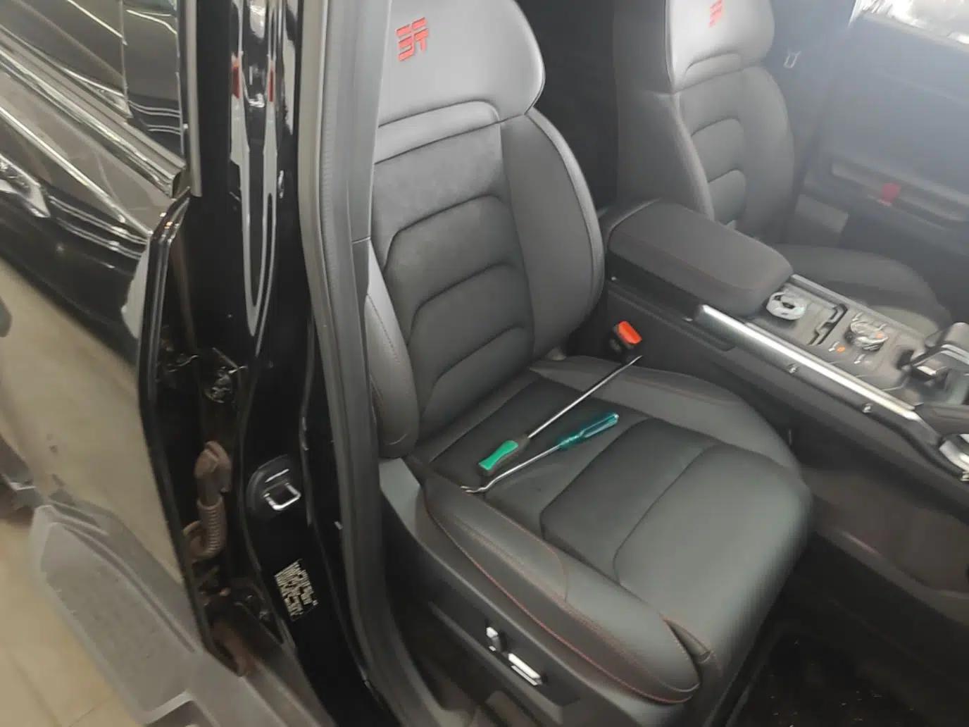 JETOUR Traveler 2024 2.0T All-Wheel-Drive Silver Dragon Wings — миниатюра 19