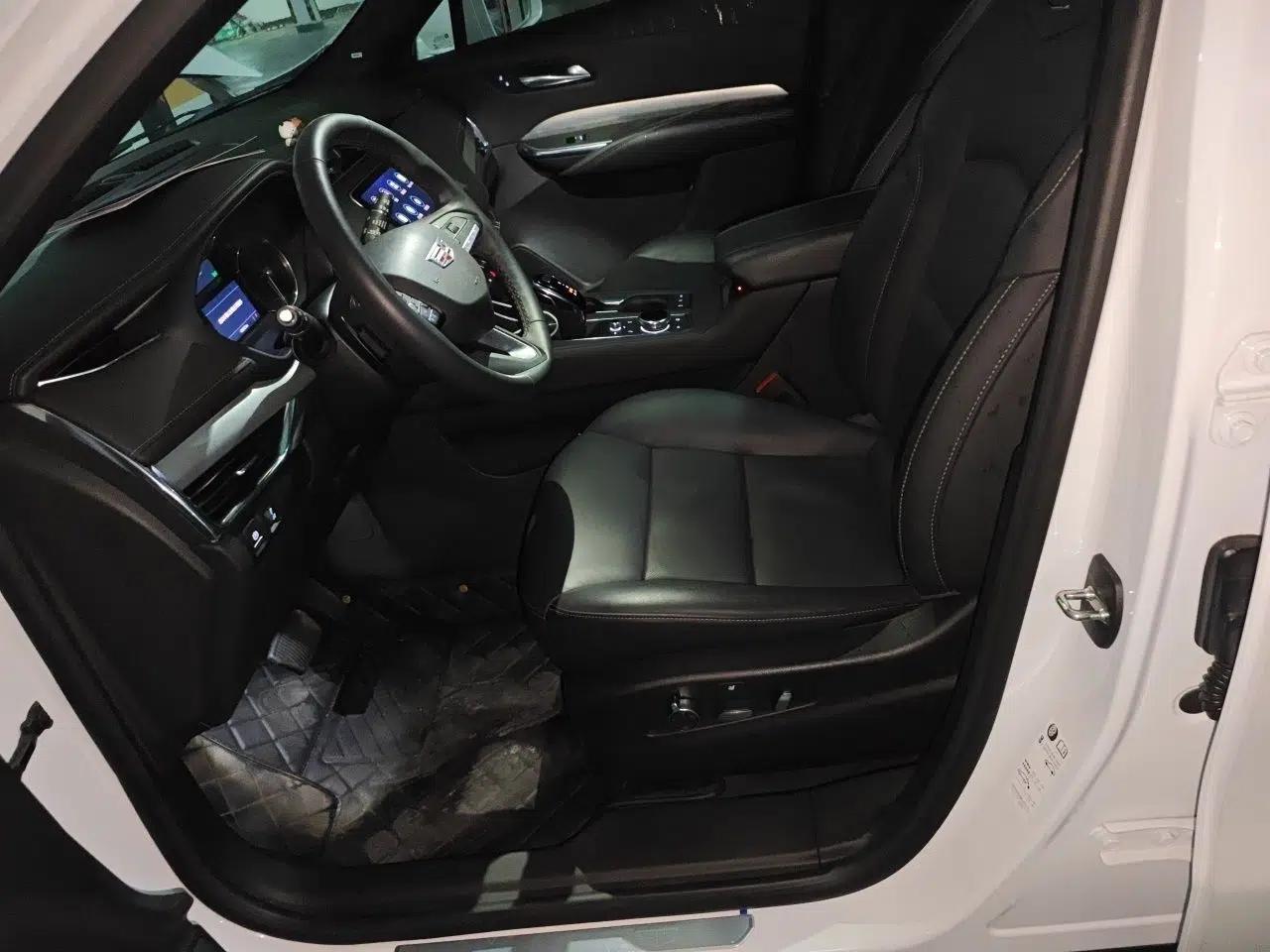 Cadillac XT4 2023 28T Two-Wheel Drive Prestige Version — миниатюра 12
