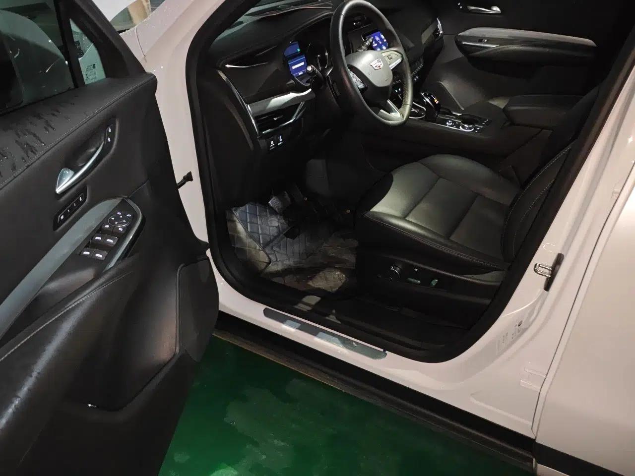 Cadillac XT4 2023 28T Two-Wheel Drive Prestige Version — миниатюра 13