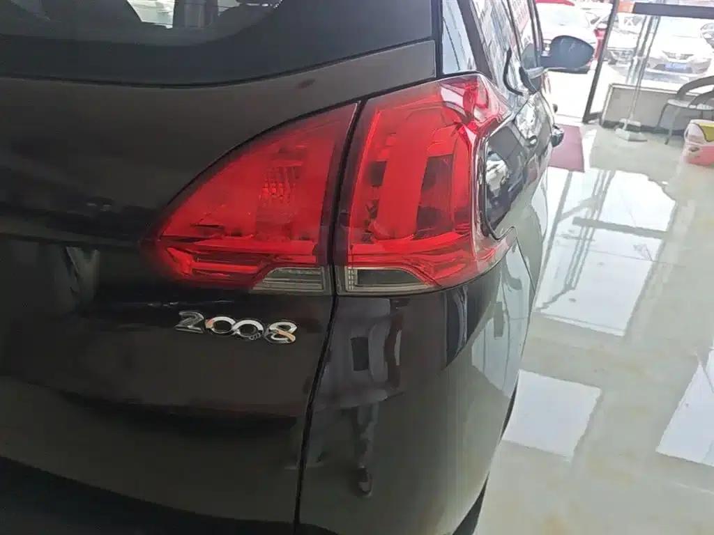 Peugeot 2008 2014 Model 1.6L Automatic Fashion Edition — миниатюра 8