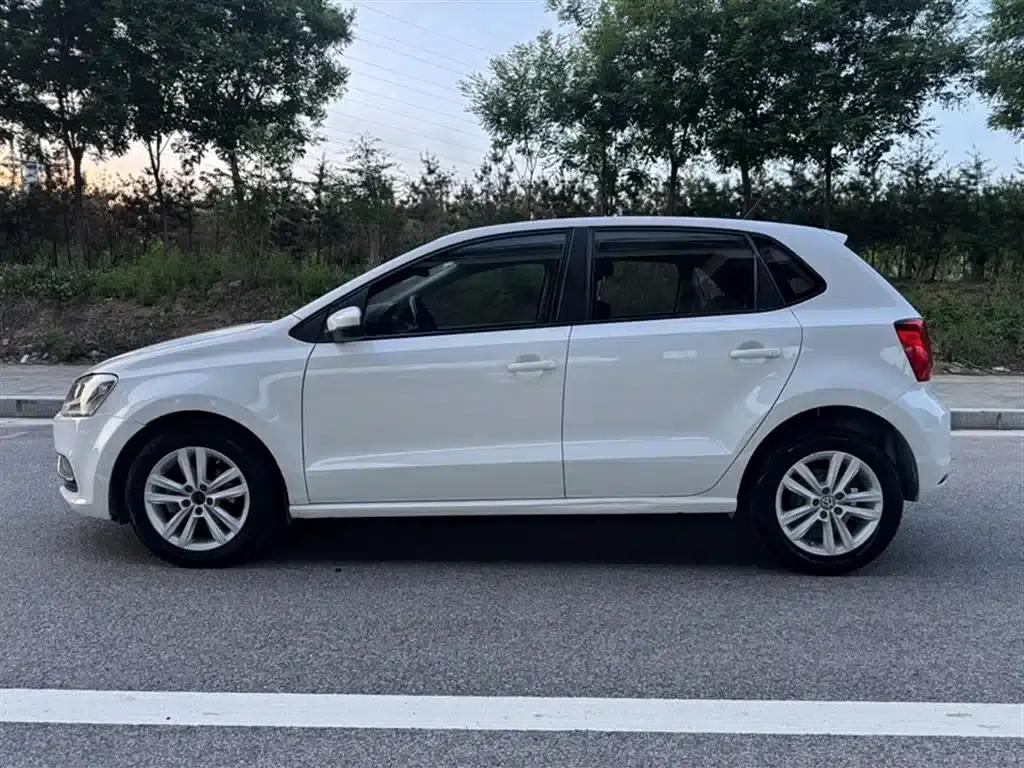 2016 Polo 1.6L Automatic Comfort Model — миниатюра 5
