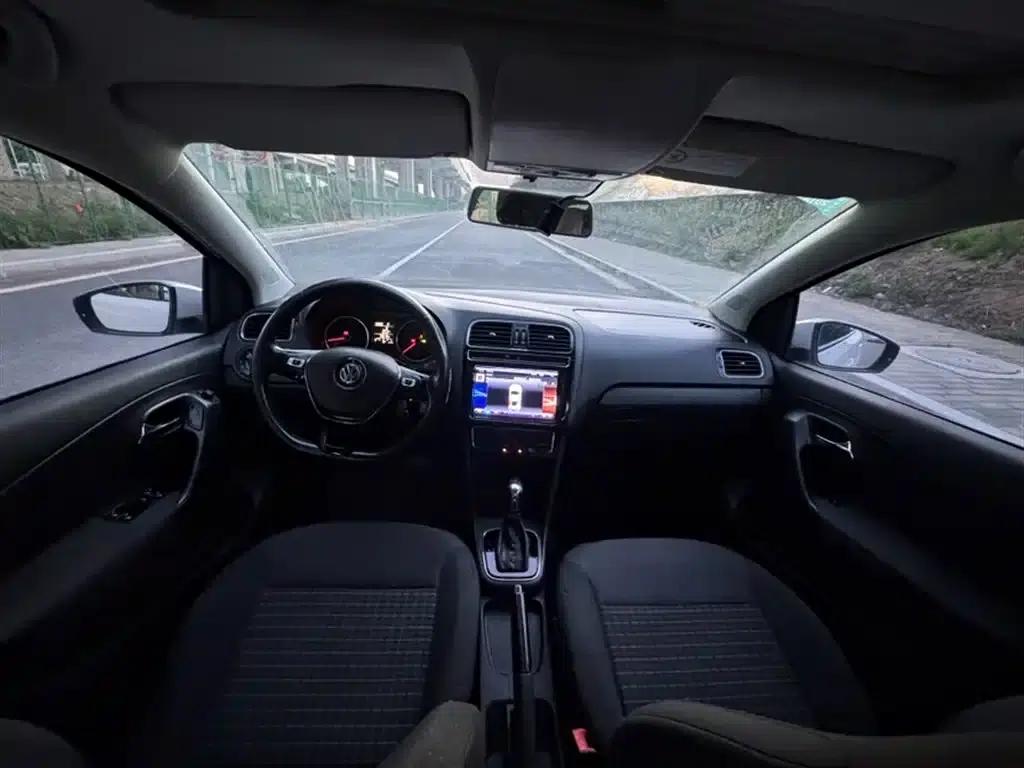 2016 Polo 1.6L Automatic Comfort Model — миниатюра 7
