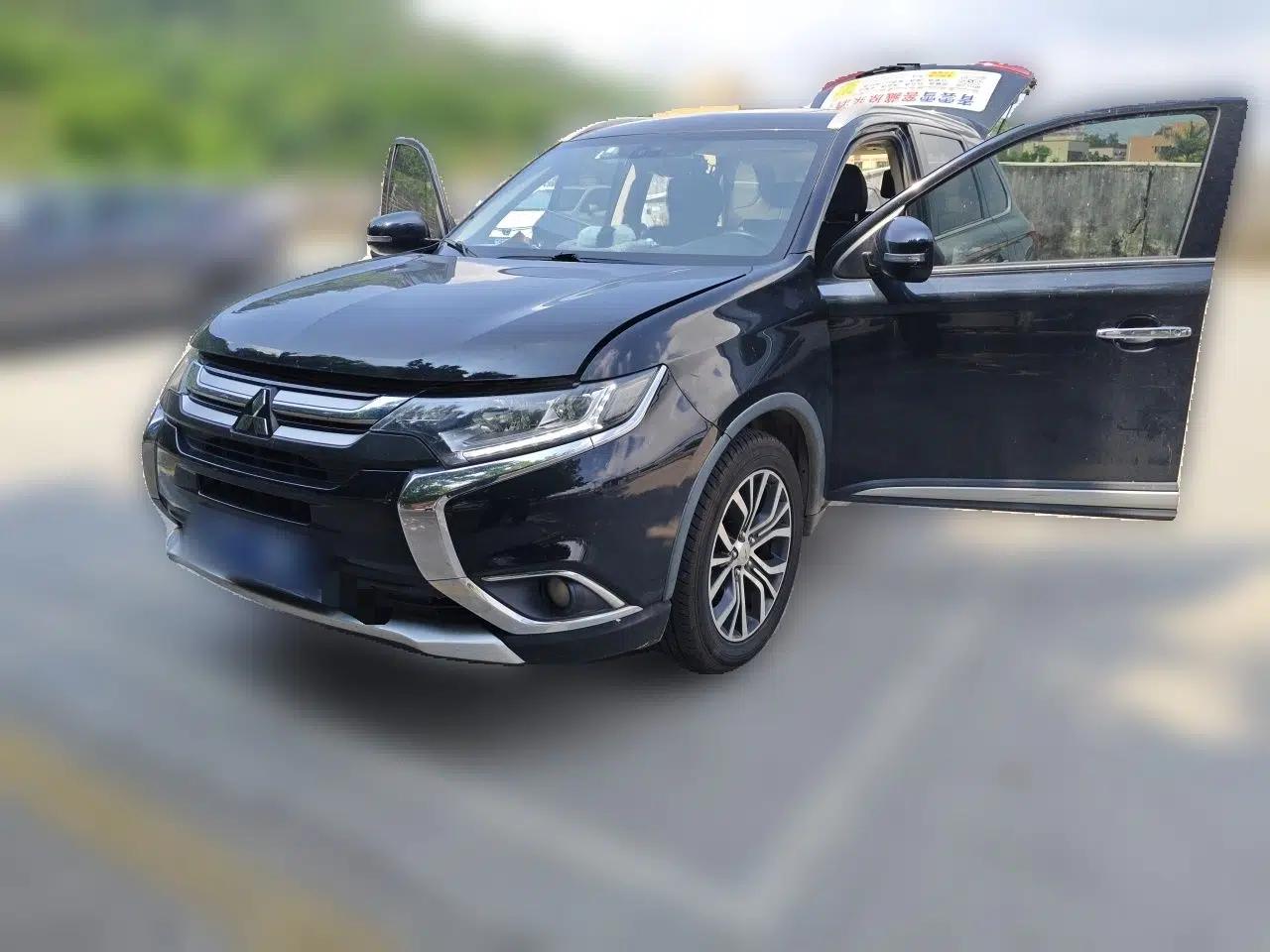 Mitsubishi Outlander 2016 2.4L 4x4 Elite Edition 5 Seats — миниатюра 1