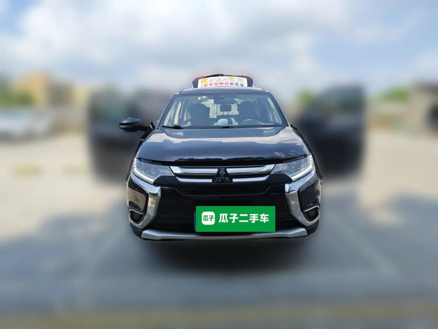 Mitsubishi Outlander 2016 2.4L 4x4 Elite Edition 5 Seats — миниатюра 2