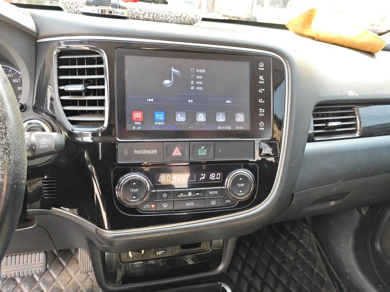 Mitsubishi Outlander 2016 2.4L 4x4 Elite Edition 5 Seats — миниатюра 13