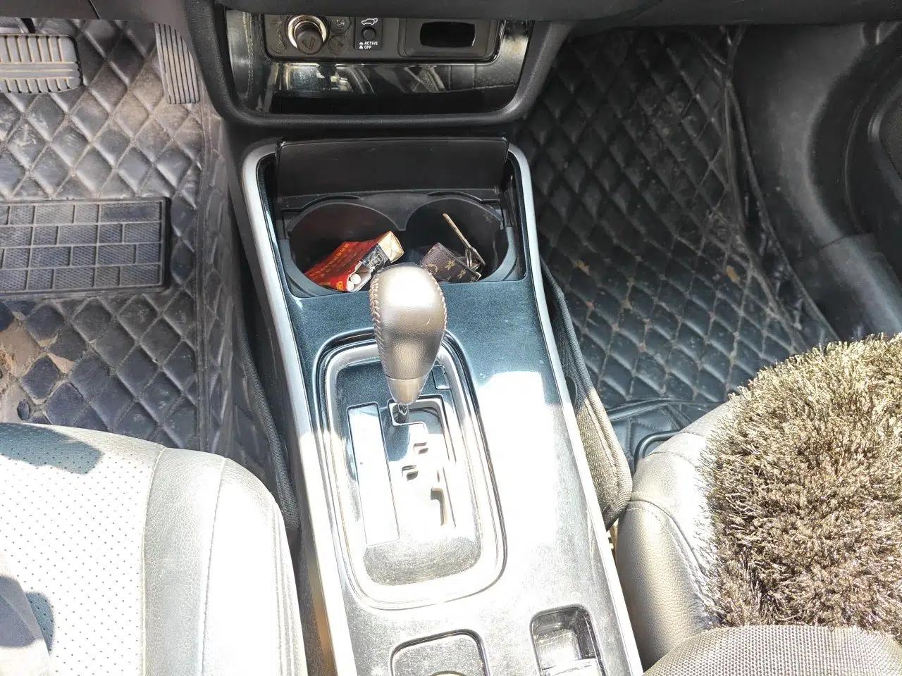 Mitsubishi Outlander 2016 2.4L 4x4 Elite Edition 5 Seats — миниатюра 14