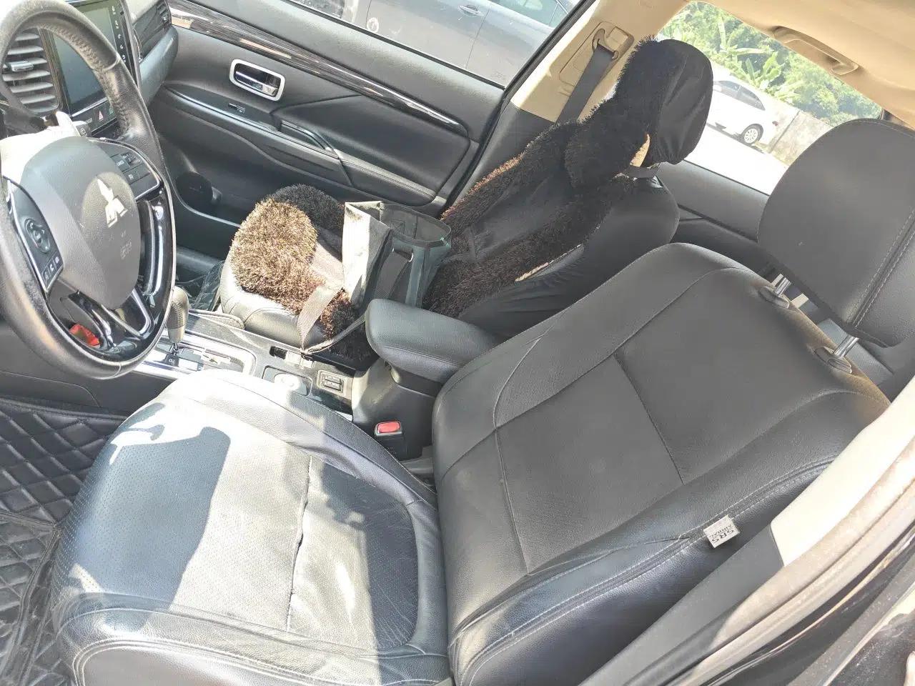 Mitsubishi Outlander 2016 2.4L 4x4 Elite Edition 5 Seats — миниатюра 15