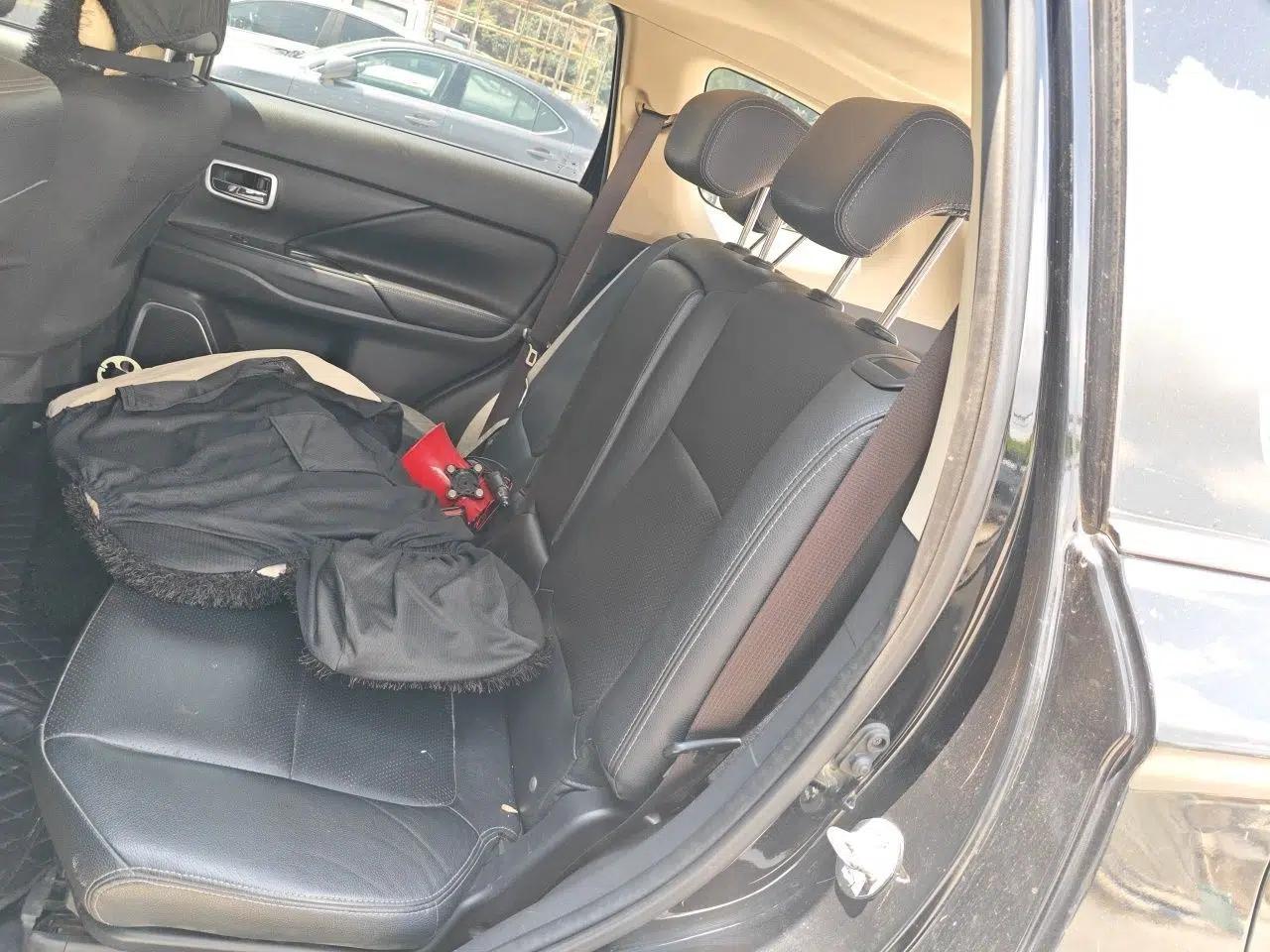 Mitsubishi Outlander 2016 2.4L 4x4 Elite Edition 5 Seats — миниатюра 17