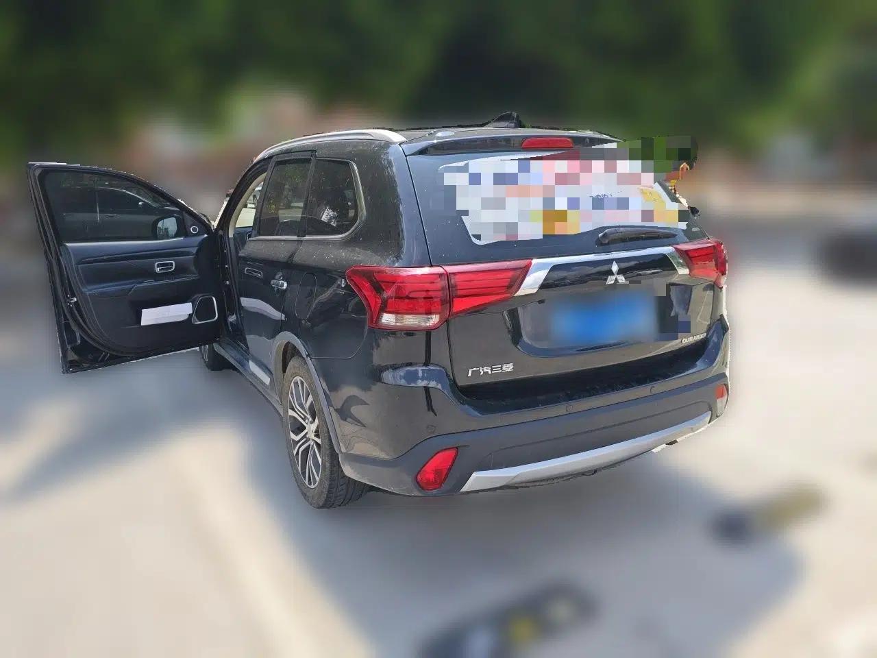 Mitsubishi Outlander 2016 2.4L 4x4 Elite Edition 5 Seats — миниатюра 4