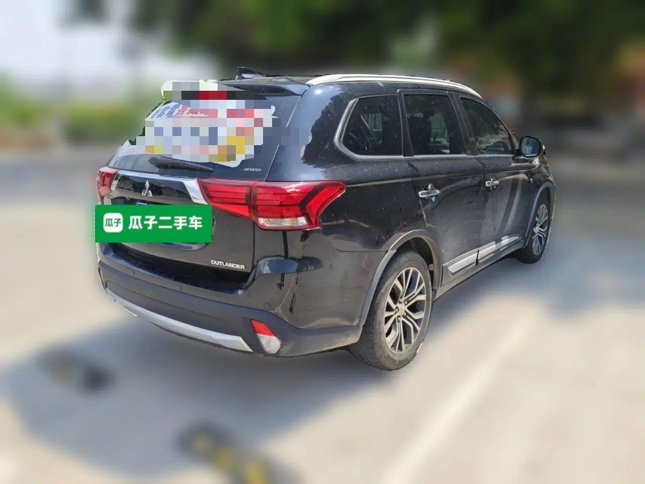 Mitsubishi Outlander 2016 2.4L 4x4 Elite Edition 5 Seats — миниатюра 6