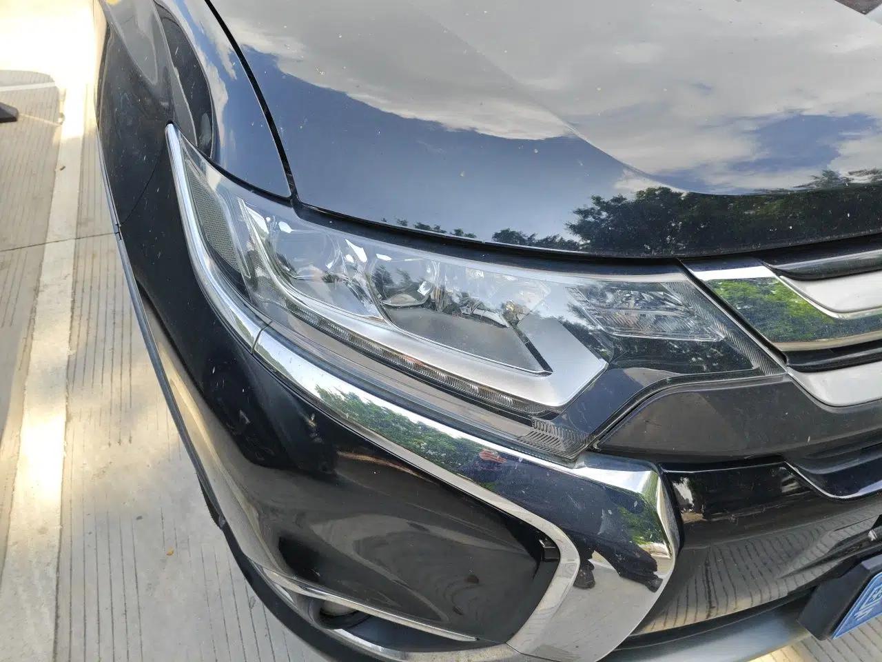 Mitsubishi Outlander 2016 2.4L 4x4 Elite Edition 5 Seats — миниатюра 7