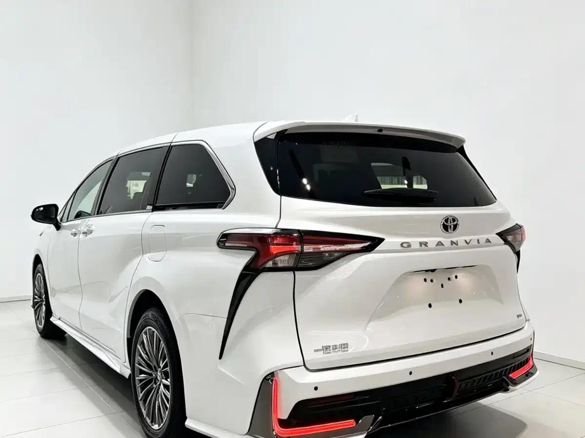 2026 Grevia 2.5L Hybrid Comfort Edition — миниатюра 4