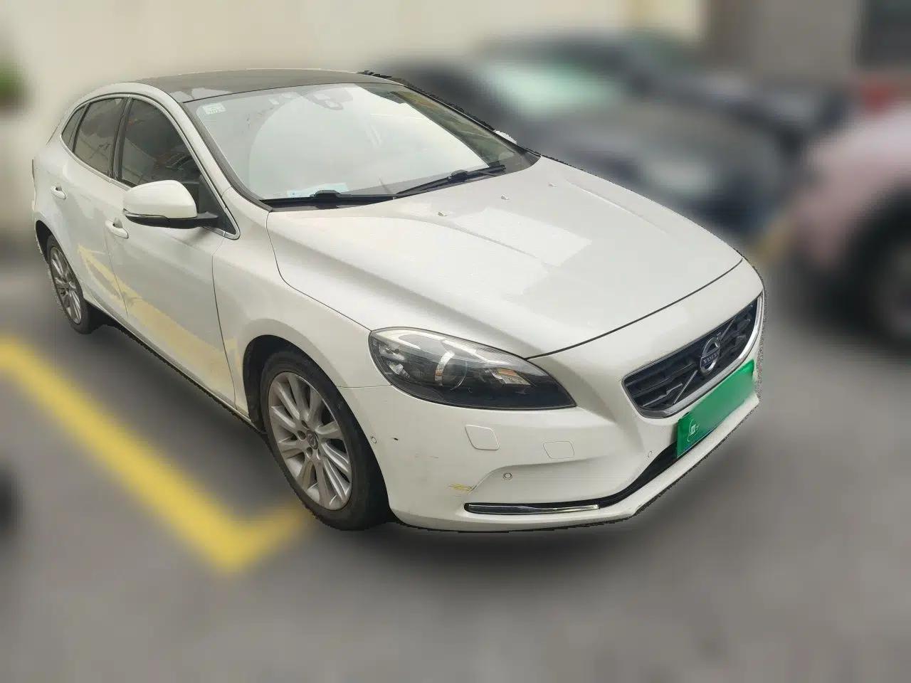 Volvo V40 2016 T4 Smart Luxury Edition — миниатюра 3