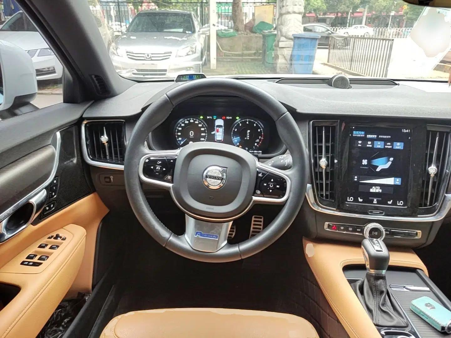 Volvo V90 2020 Facelifted Cross Country T5 AWD Zhiyuan Edition — миниатюра 18