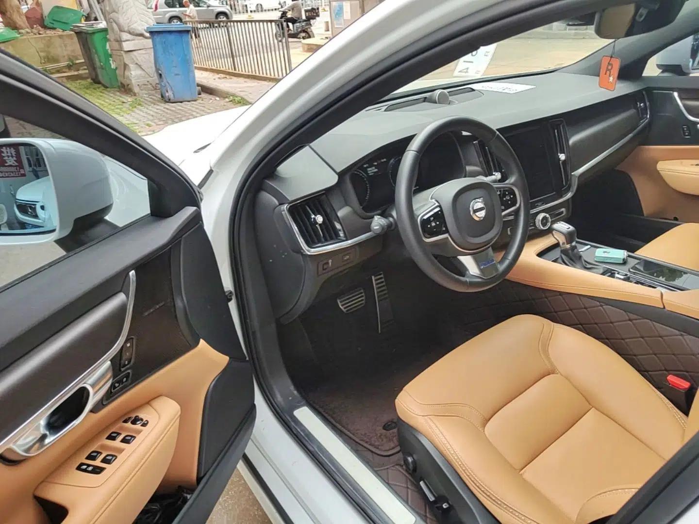 Volvo V90 2020 Facelifted Cross Country T5 AWD Zhiyuan Edition — миниатюра 23