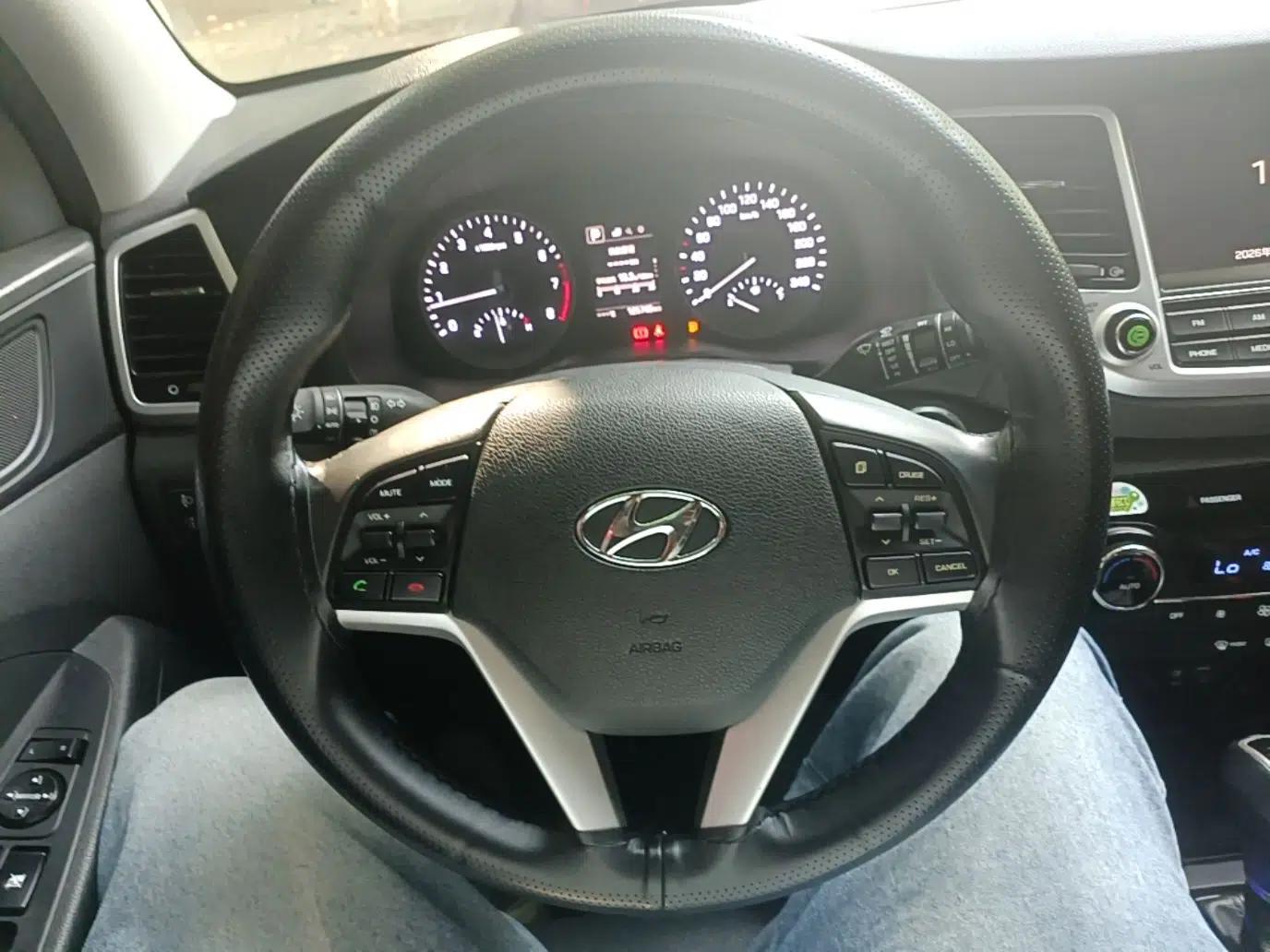 Hyundai Tucson 2015 1.6T Dual-Clutch Two-Wheel-Drive Smart Model — миниатюра 13