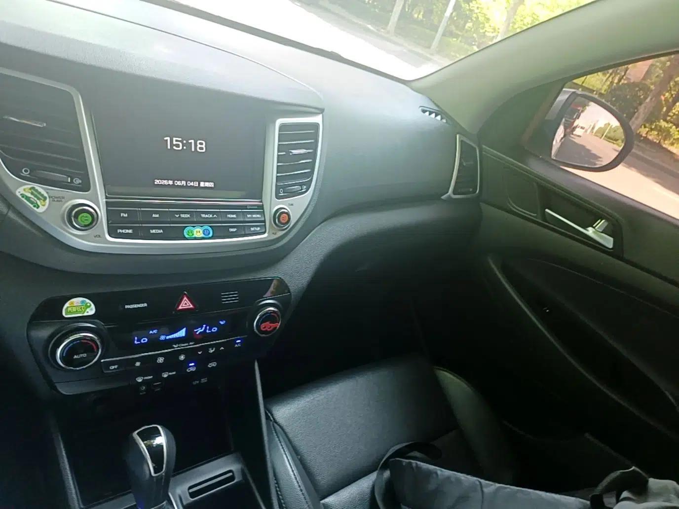 Hyundai Tucson 2015 1.6T Dual-Clutch Two-Wheel-Drive Smart Model — миниатюра 15