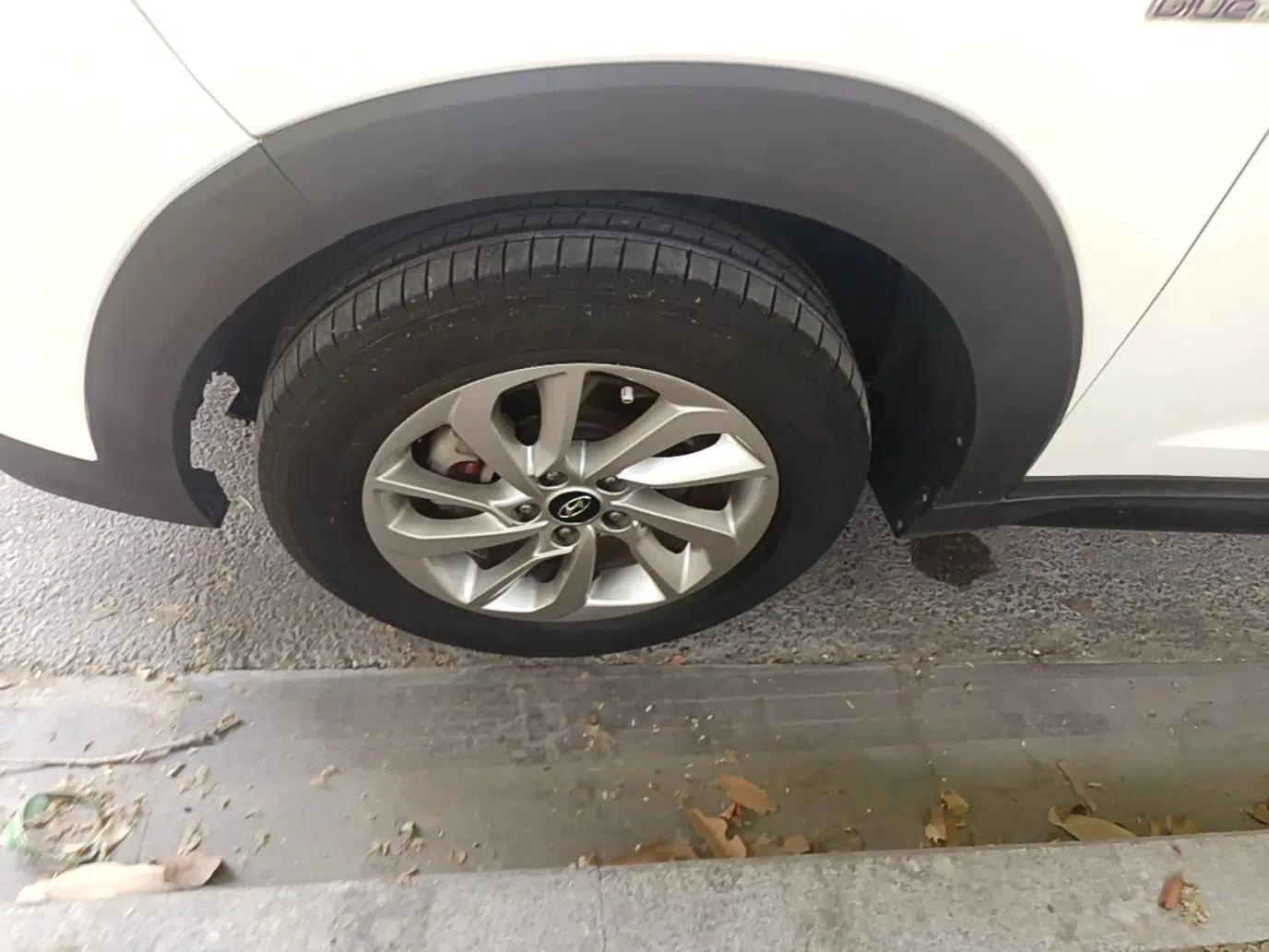 Hyundai Tucson 2015 1.6T Dual-Clutch Two-Wheel-Drive Smart Model — миниатюра 10