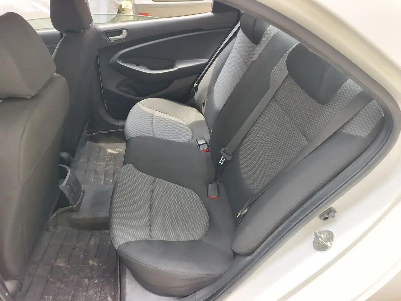 Hyundai Verna (older generation) 2020 1.4L Manual GL Refreshed Edition — миниатюра 17
