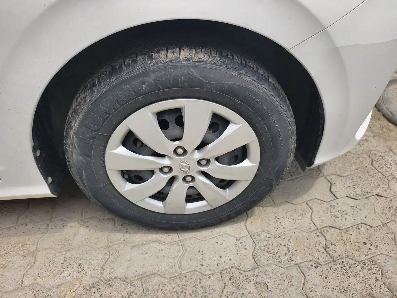 Hyundai Verna (older generation) 2020 1.4L Manual GL Refreshed Edition — миниатюра 8