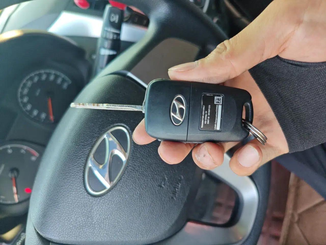 Hyundai Verna (older generation) 2014 1.4L Manual Smart GLS Trim — миниатюра 17
