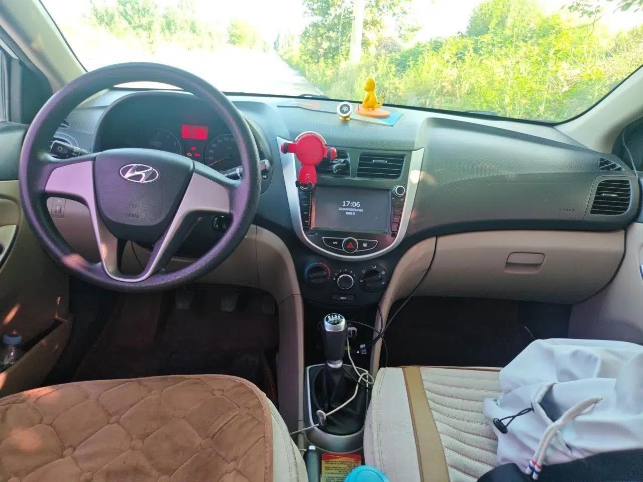 Hyundai Verna (older generation) 2014 1.4L Manual Smart GLS Trim — миниатюра 18