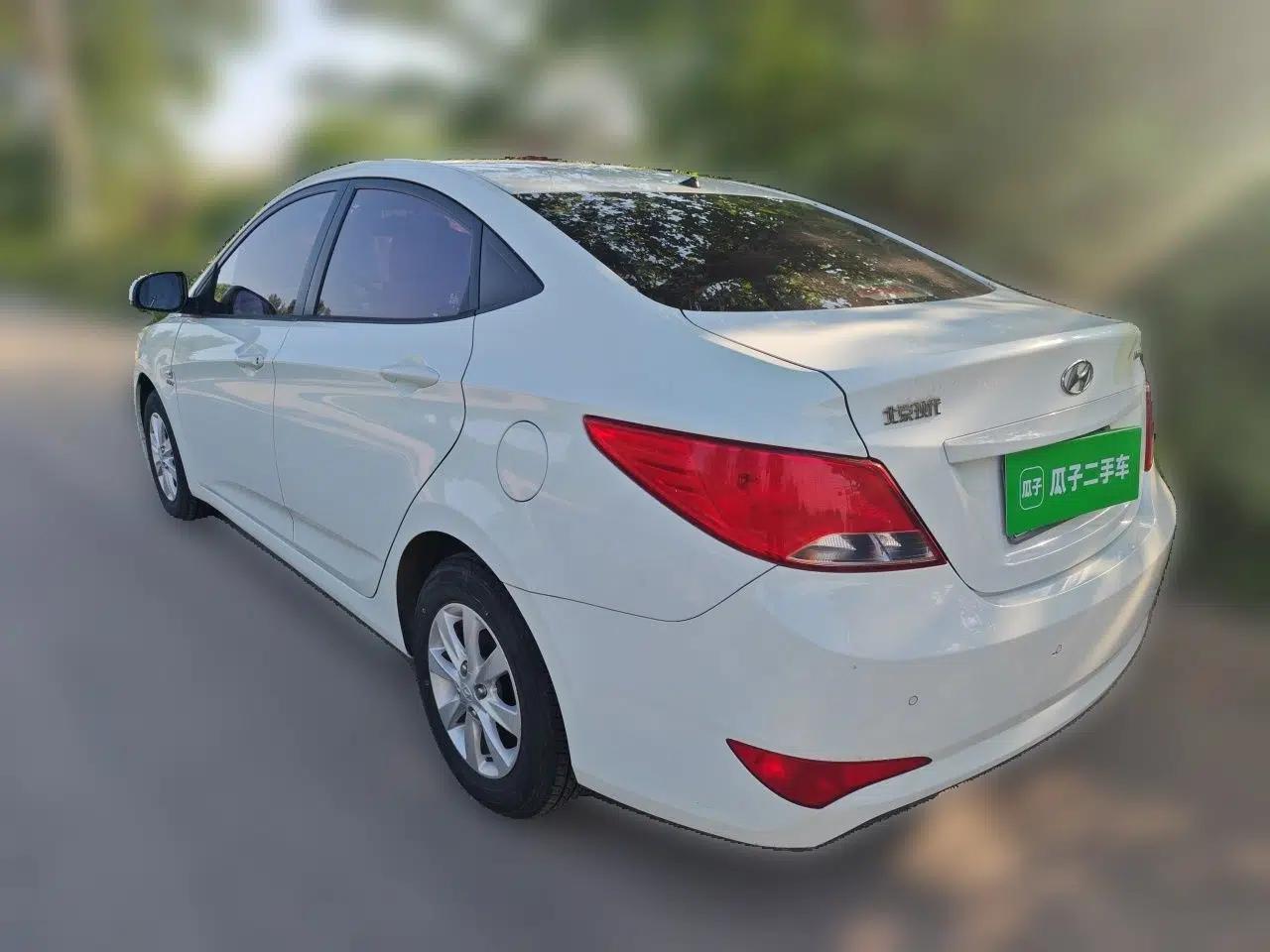 Hyundai Verna (older generation) 2014 1.4L Manual Smart GLS Trim — миниатюра 4