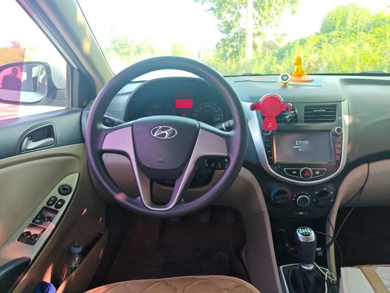 Hyundai Verna (older generation) 2014 1.4L Manual Smart GLS Trim — миниатюра 9