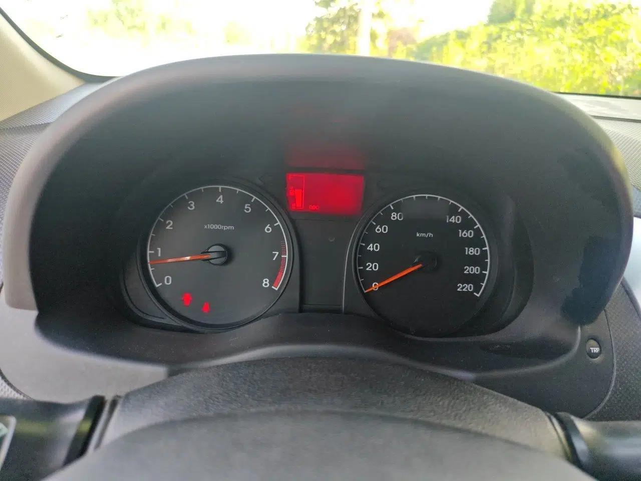 Hyundai Verna (older generation) 2014 1.4L Manual Smart GLS Trim — миниатюра 10